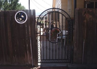 Gate